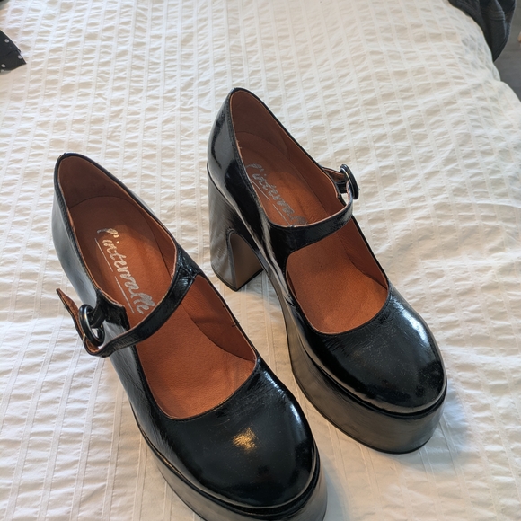Elegant Black Platform Mary Jane Shoes - Picture 2 of 5